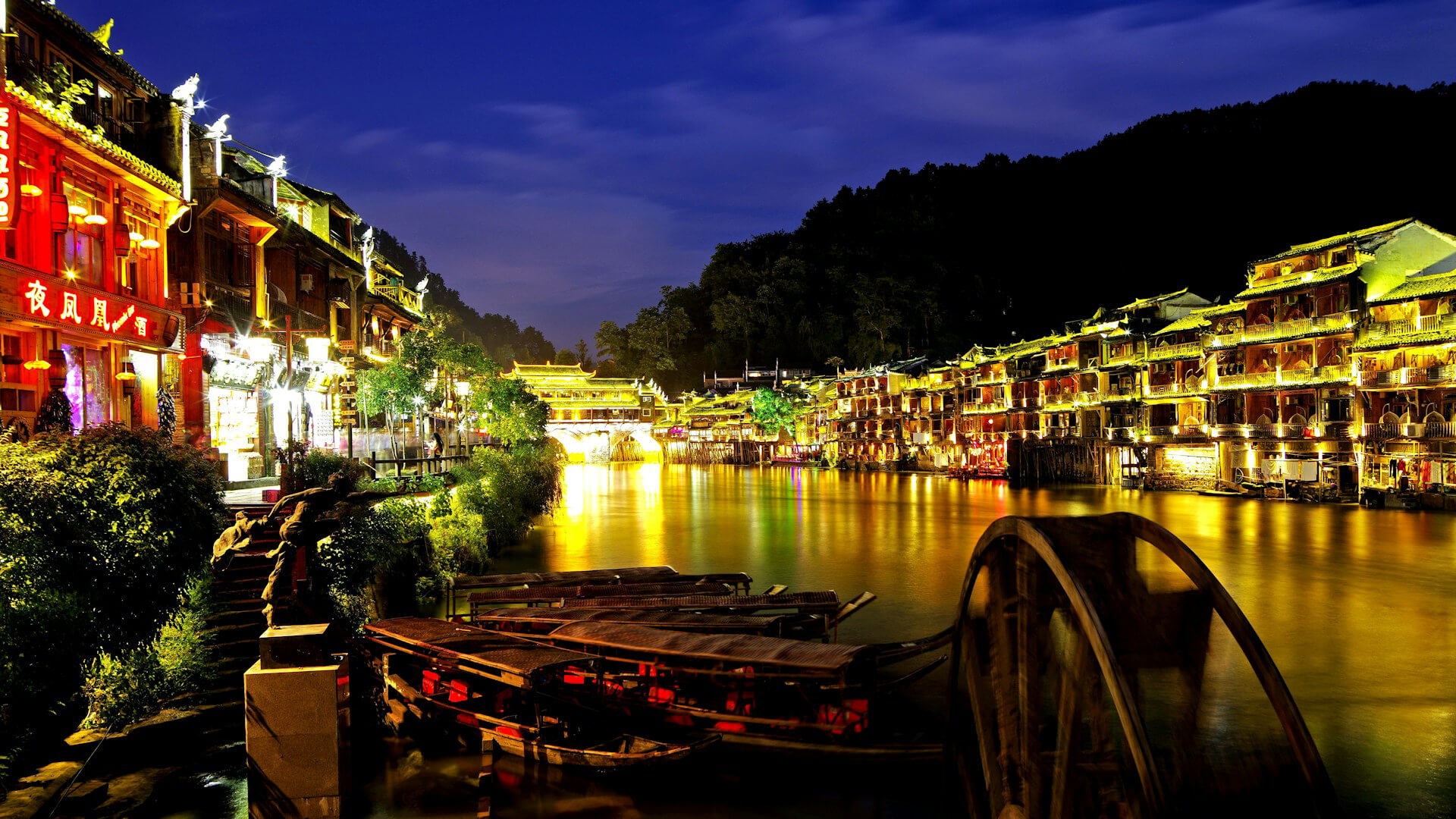 歴史香る水辺の古都散策